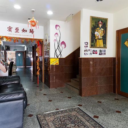 Reddoorz Near Aljunied Mrt Hotel Singapore Esterno foto